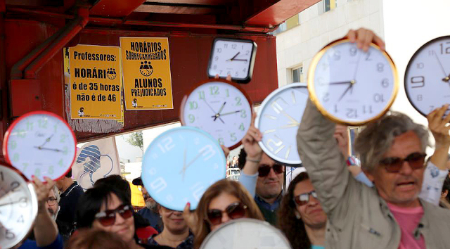 Professores fazem greve ao sobretrabalho a partir de 27 de outubro