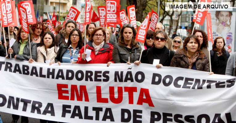 Isabel Camarinha participa na concentração de trabalhadores não docentes de Lisboa