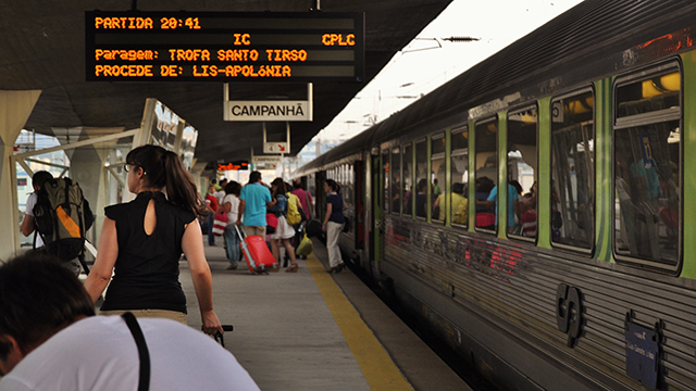 Intercidades train at Porto Campanha train station