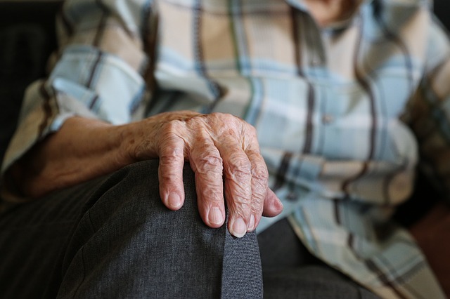 hands 1408480 640