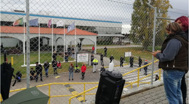 O direito a reunião não está suspenso muito menos proibido